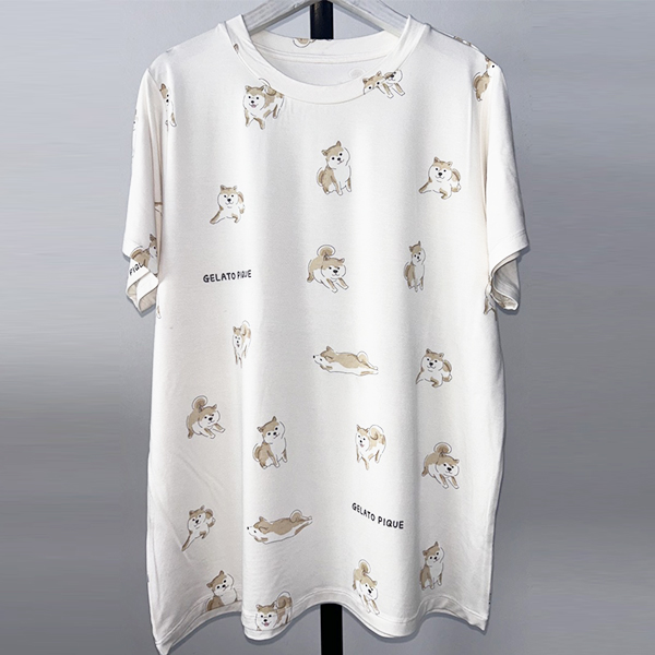 short-sleeved T-shirt