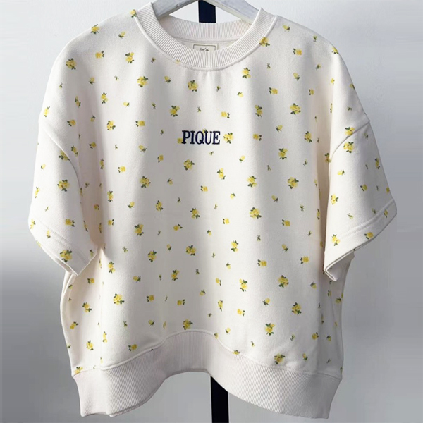 short-sleeved T-shirt