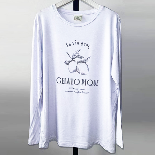 long-sleeved T-shirt