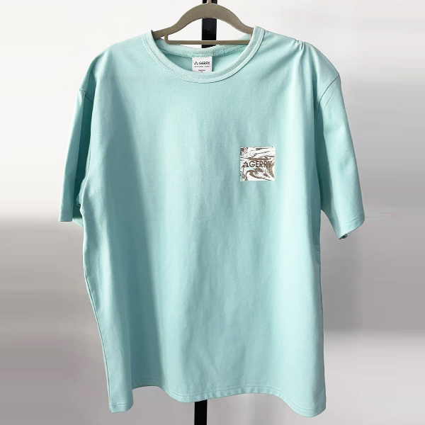 short-sleeved T-shirt