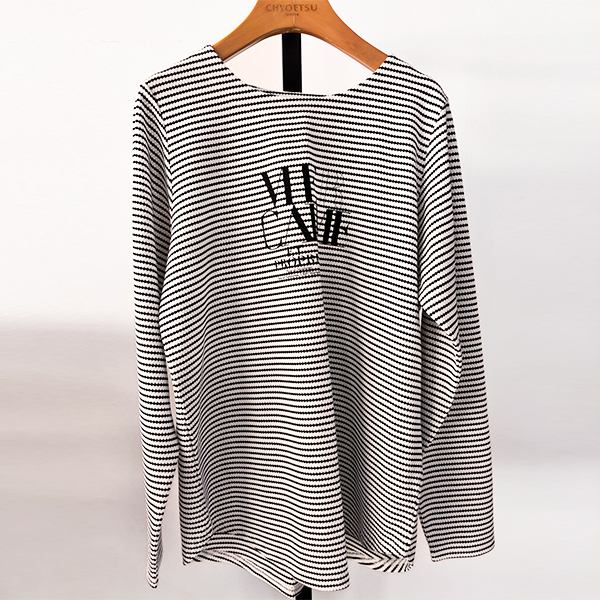 long-sleeved T-shirt